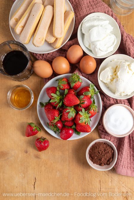 Zutaten für sommerliches Tiramisu mit Erdbeeren Rezept