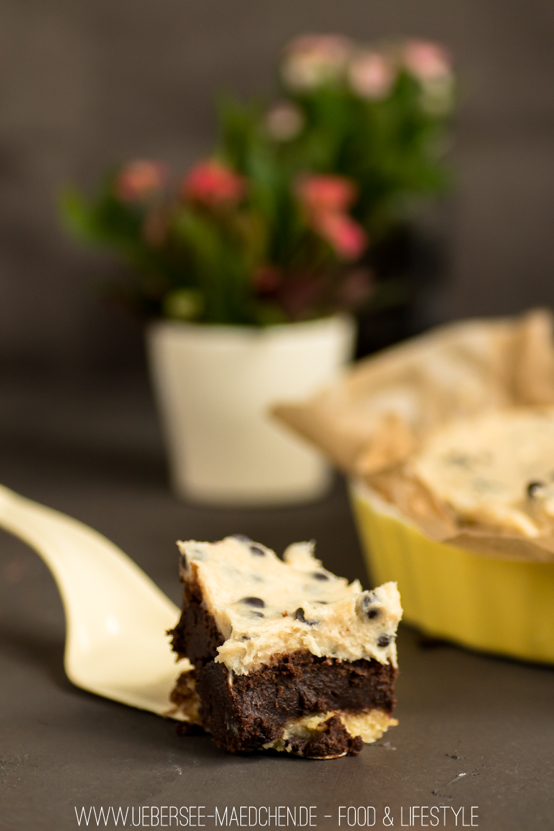 Cookiedough-Kuchen mit Brownie-Schicht und roher Keksteig von ÜberSee-Mädchen Foodblog Bodensee Überlingen