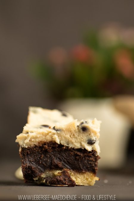 Cookiedough-Kuchen mit Brownie-Schicht Rezept von ÜberSee-Mädchen Foodblog 