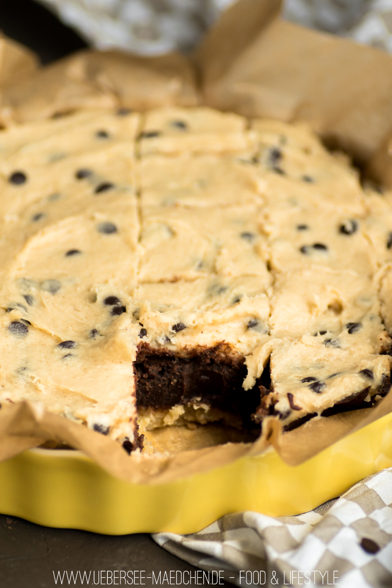 Cookiedough-Kuchen mit Brownie-Schicht und roher Keksteig von ÜberSee-Mädchen Foodblog Bodensee Überlingen