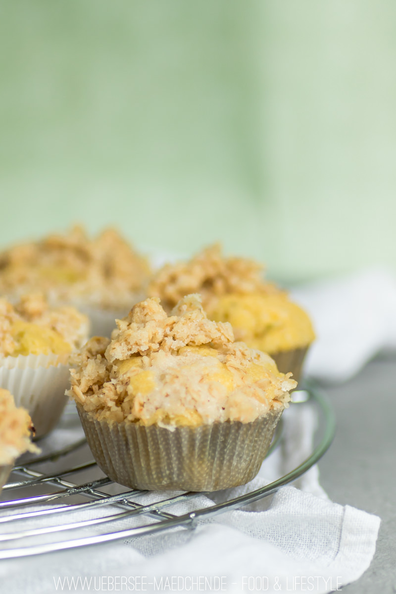 Rhabarber-Muffins mit Haferflocken-Streuseln von ÜberSee-Mädchen Foodblog vom Bodensee Überlingen