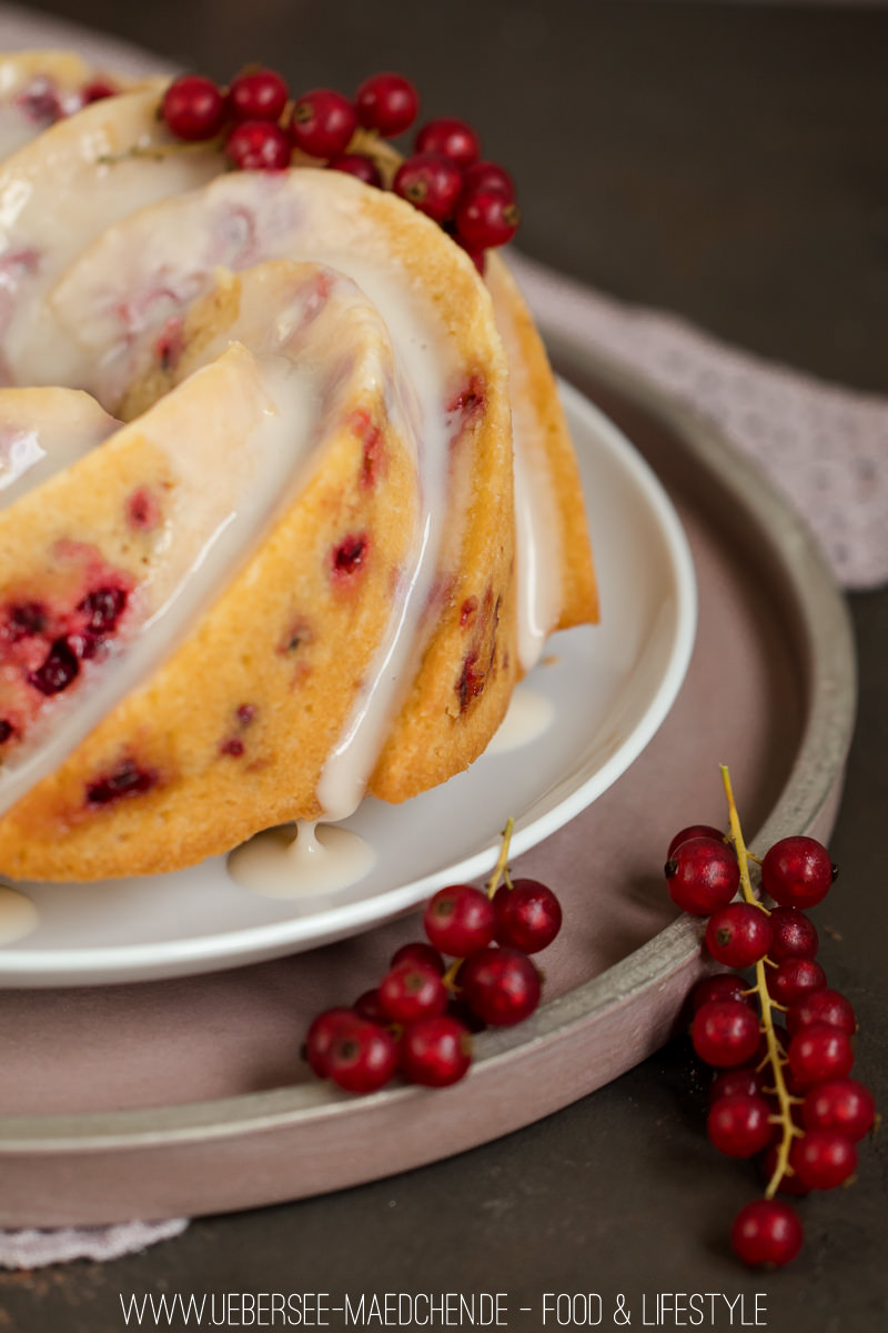 Buttermilch-Gugelhupf mit Johannisbeeren - ÜberSee-Mädchen