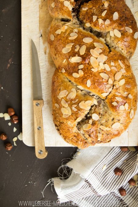 Hefezopf mit Nussfüllung, oder: Nusszopf - ÜberSee-Mädchen