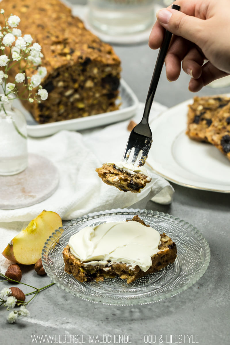 Englischer Tea cake mit Nüssen Trockenpflaumen Äpfeln Rezept von ÜberSee-Mädchen Foodblog Bodensee Überlingen
