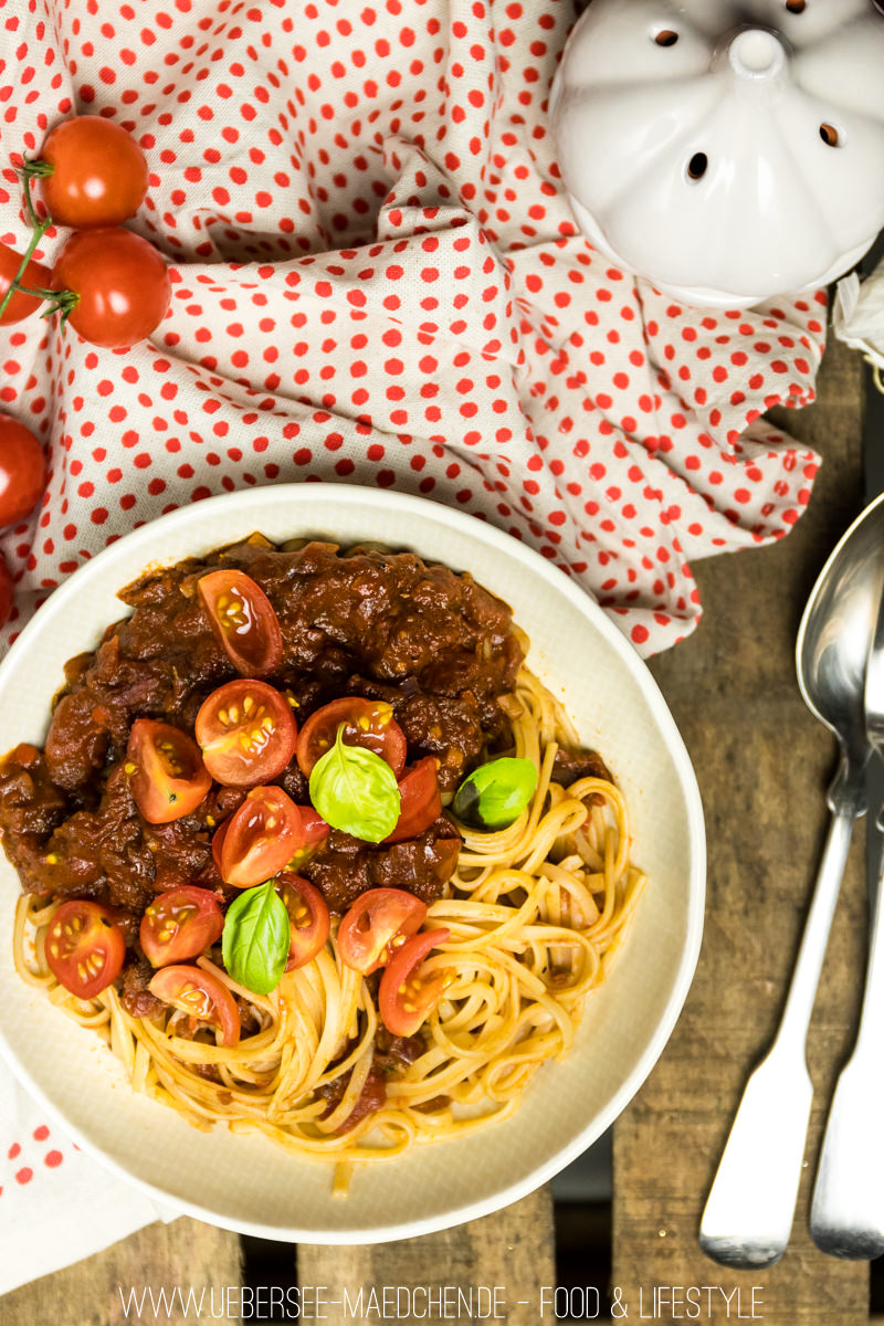 Pasta mit der liebsten Tomatensauce mit Pesto frischen Tomaten Rotwein und Basilikum Rezept von ÜberSee-Mädchen Foodblog vom Bodensee Überlingen