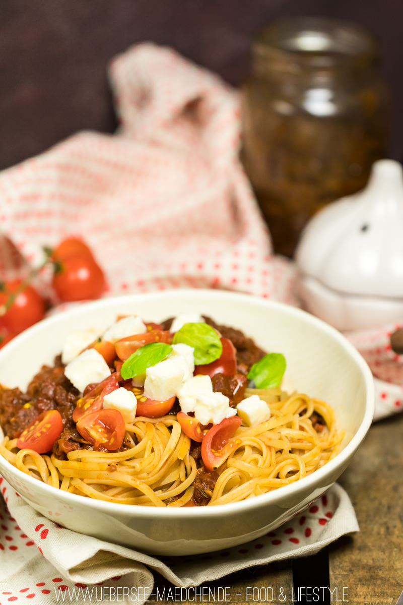Pasta mit der liebsten Tomatensauce mit Pesto frischen Tomaten Rotwein und Basilikum Rezept von ÜberSee-Mädchen Foodblog vom Bodensee Überlingen
