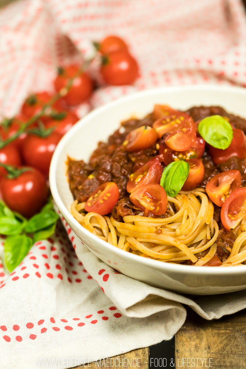 Rezept für Pasta mit der liebsten Tomatensauce mit Pesto frischen Tomaten Rotwein und Basilikum von ÜberSee-Mädchen Foodblog vom Bodensee Überlingen