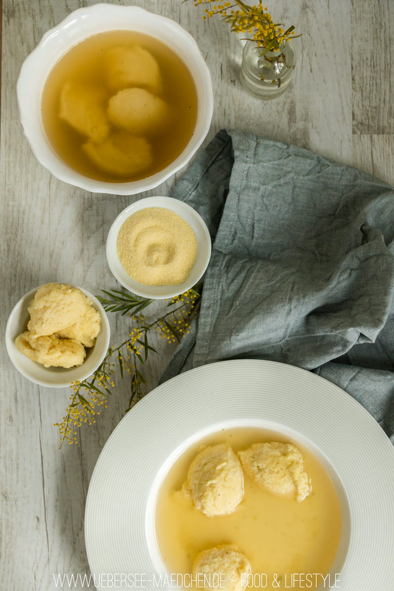 Grießklöschensuppe selbstgemacht in tiefem Teller mit Grieß und Grießklöschen Rezept von ÜberSee-Mädchen Foodblog vom Bodensee Überlingen 
