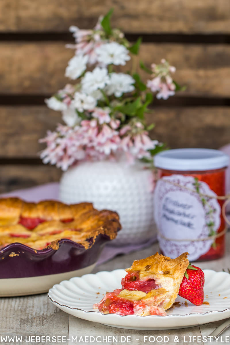 Rezept für Erdbeer-Ricotta-Crostata mit frischem Rhabarber und Erdbeeren nach ÜberSee-Mädchen Foodblog vom Bodensee Überlingen