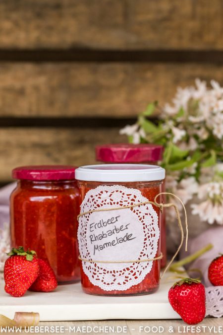 Erdbeer-Rhabarber-Aufstrich super fruchtig selbstgemacht Rezept von ÜberSee-Mädchen Foodblog vom Bodensee Überlingen
