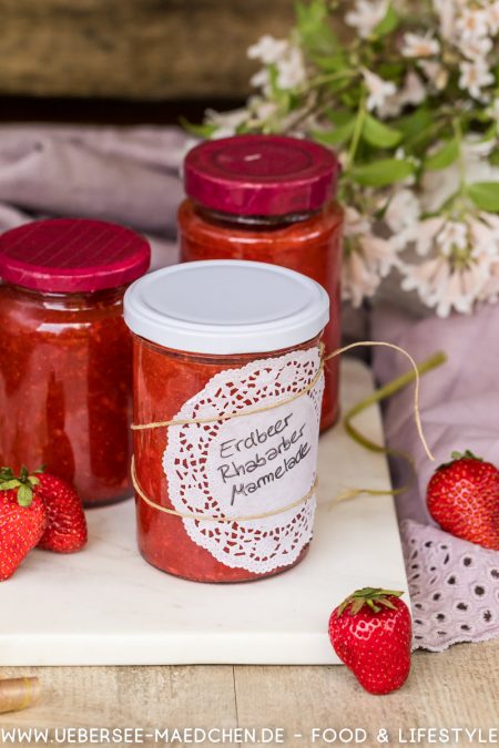 Erdbeer-Rhabarber-Marmelade super fruchtig selbstgemacht Rezept von ÜberSee-Mädchen Foodblog vom Bodensee Überlingen