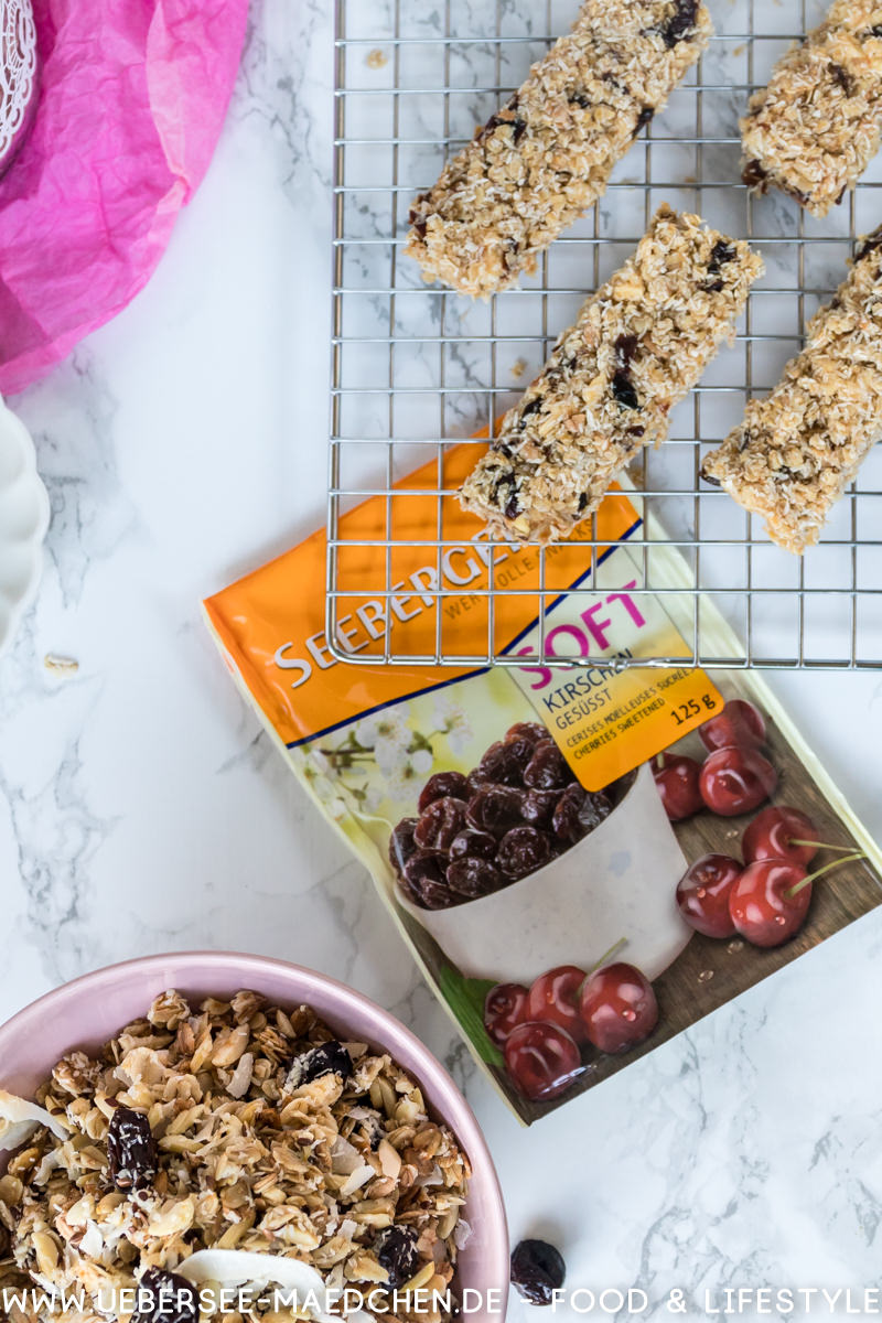 Kokos-Kirsch-Granola und Müsliriegel mit Seeberger - ÜberSee-Mädchen Kokos-Kirsch-Granola und Müsliriegel mit Seeberger - ÜberSee-Mädchen