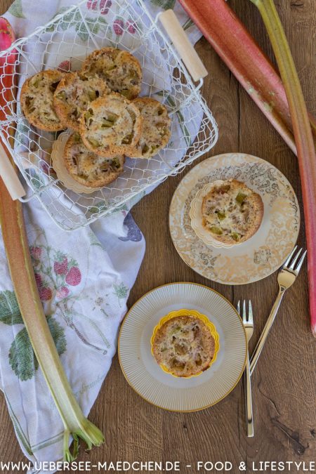 Rhabarber-Friands Eiweiß-Resteverwertung saftiger Sandkuchen in Muffinform Rezept von ÜberSee-Mädchen Foodblog vom Bodensee Überlingen