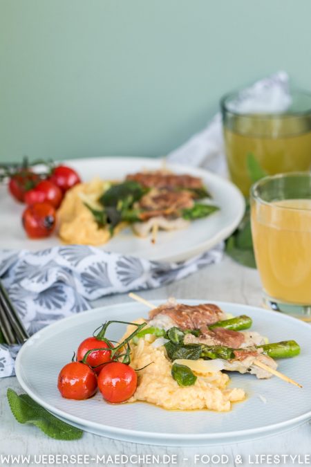Rezept für Saltimbocca mit Spargel am Spieß, dazu Rispentomaten und Polenta von ÜberSee-Mädchen der Foodblog vom Bodensee Überlingen
