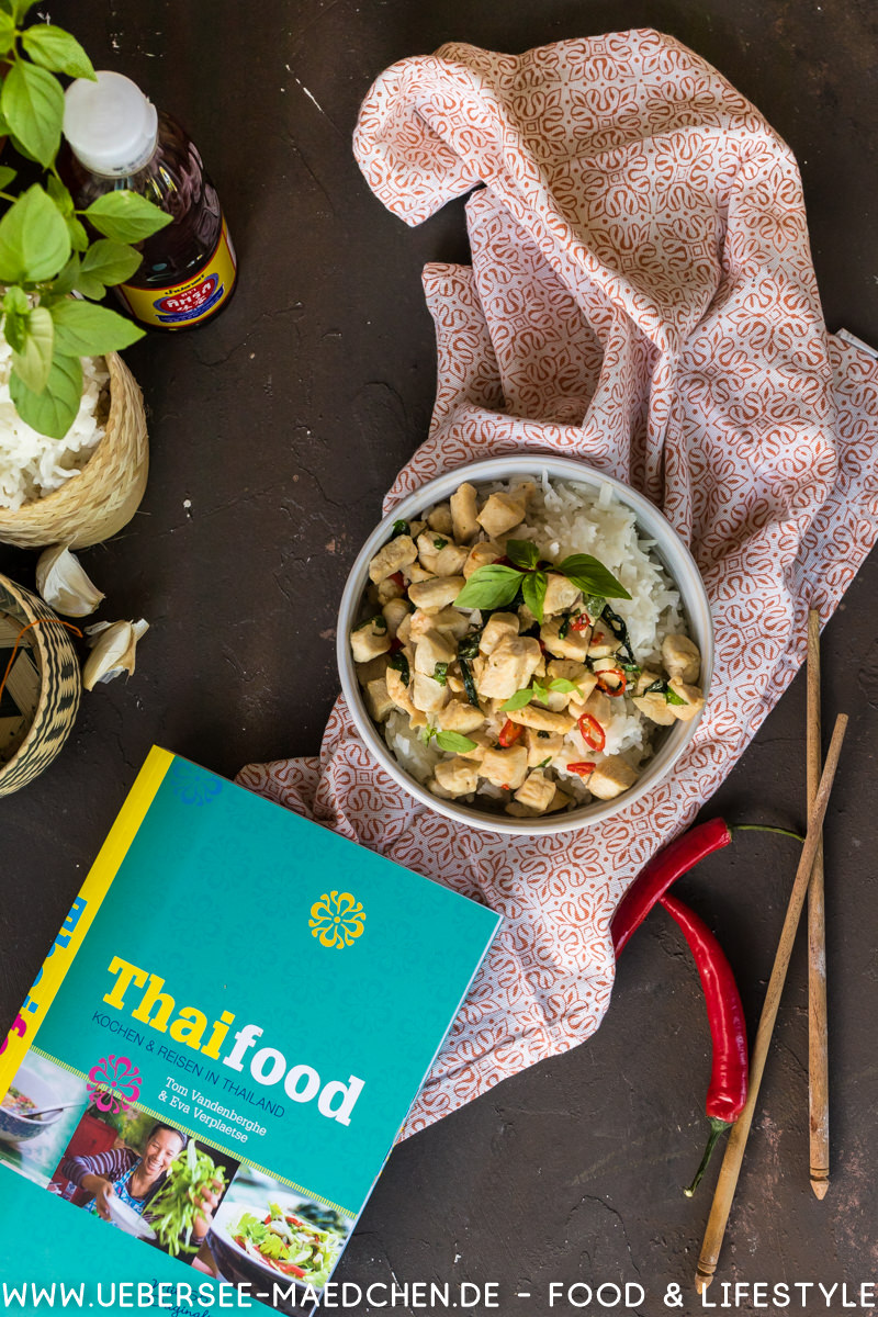 Gebratenes Hähnchen mit heiligem Thai-Basilikum und Reis Rezept von ÜberSee-Mädchen Foodblog vom Bodensee Überlingen