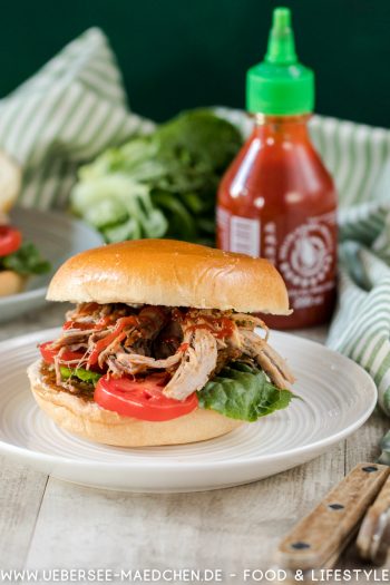 Pulled Pork Burger schnell selbst gemacht mit Sriracha-Sauce Rezept von ÜberSee-Mädchen Foodblog vom Bodensee Überlingen
