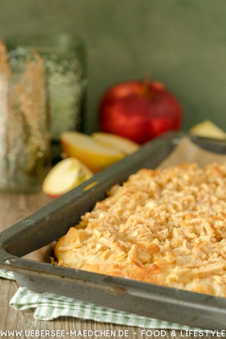 Butterkuchen vom Blech mit Apfel Zimt Mandeln Blechkuchen Rezept von ÜberSee-Mädchen Foodblog vom Bodensee Überlingen