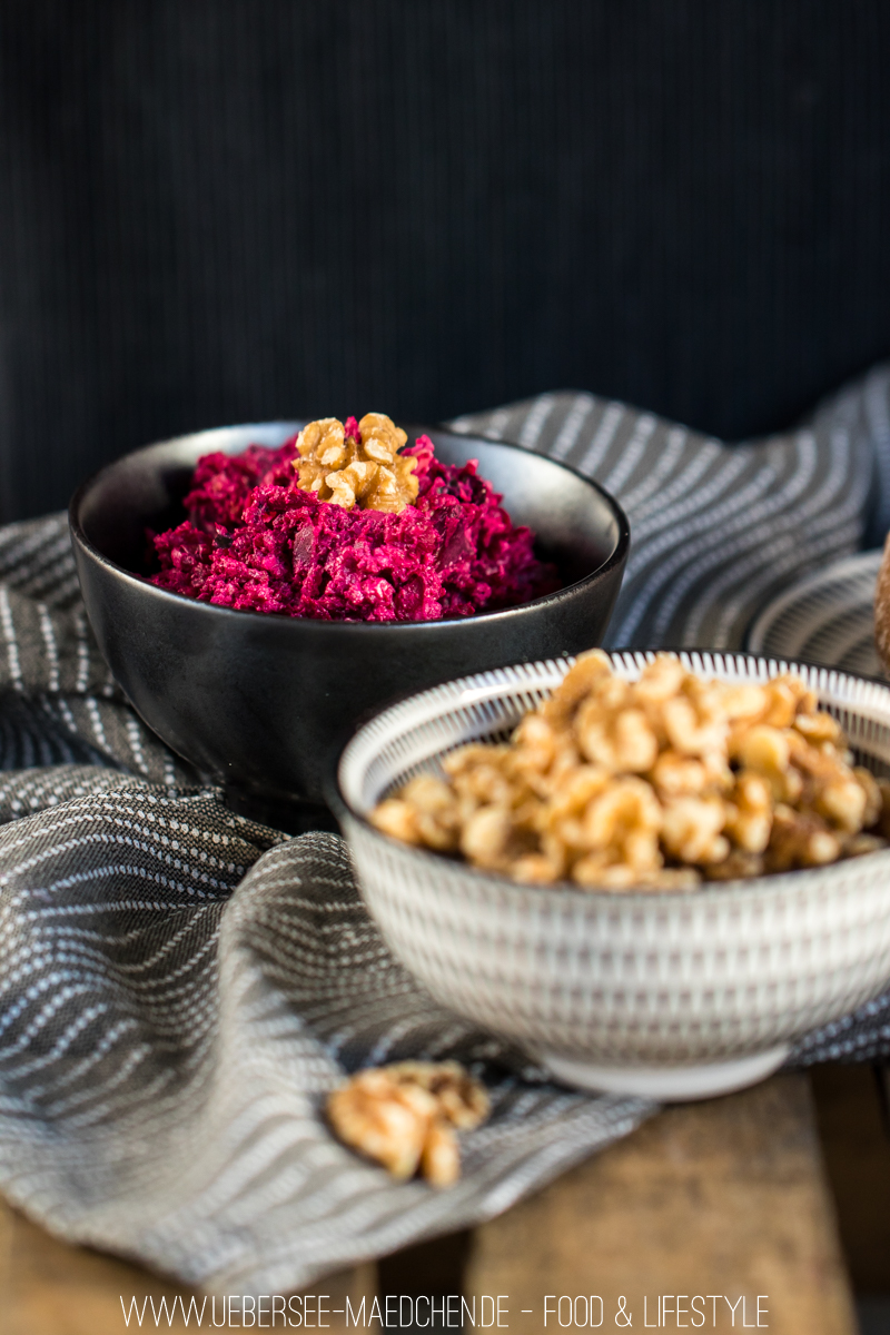 Rote-Bete-Aufstrich mit Feta & Walnüssen - ÜberSee-Mädchen Rote-Bete-Aufstrich mit Feta & Walnüssen - ÜberSee-Mädchen