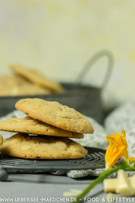 Cookies gestapelt hell mit weißer Schokolade und Mandeln Rezept von ÜberseeMädchen