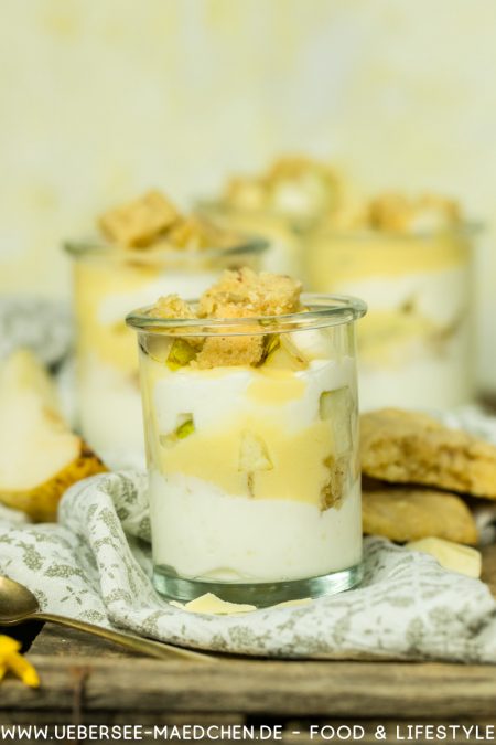 Sahnequark-Dessert einfach schnell im Glas mit Sahnequark Eierlikör Birnen Cookies