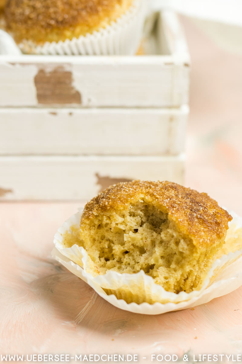 Buttermilch-Muffins mit Apfelsaft & Zucker-Zimt-Knusper - ÜberSee-Mädchen Buttermilch-Muffins mit Apfelsaft & Zucker-Zimt-Knusper - ÜberSee-Mädchen