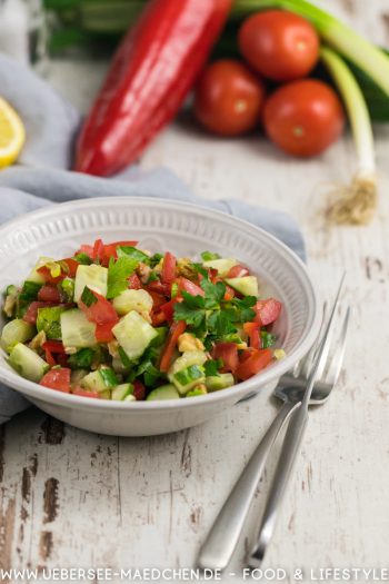 Türkischer Salat mit Gurke Tomate Paprika ganz einfaches Rezept lecker von ÜberSee-Mädchen Foodblog vom Bodensee Konstanz