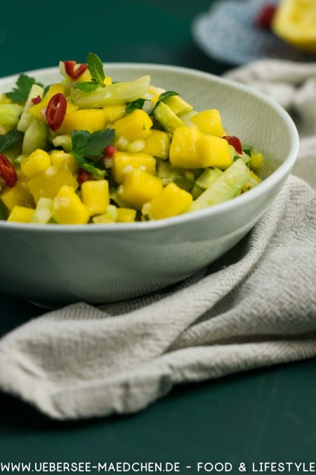 Asiatischer Salat mit Mango Gurke Avocado Rezept von ÜberSee-Mädchen Foodblog vom Bodensee