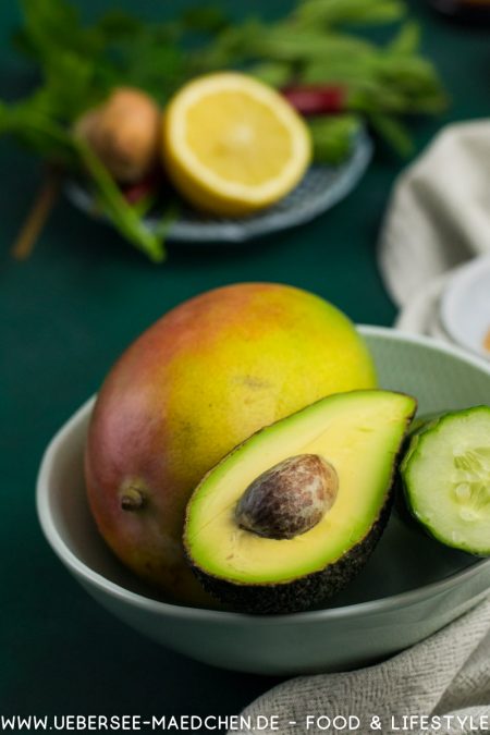 Zutaten für asiatischen Salat mit Mango Avocado Gurke Rezept Übersee-Mädchen Foodblog vom Bodensee