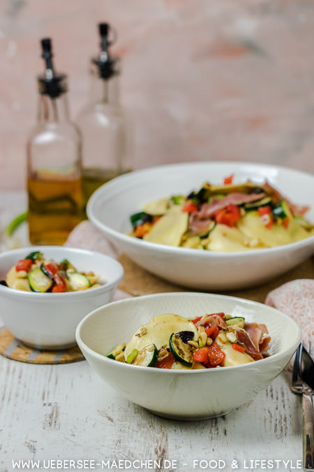 Mediterraner Ravioli-Salat perfekt zum Grillen oder Feierabend weil schnell gemacht lecker Rezept von ÜberSee-Mädchen Foodblog vom Bodensee