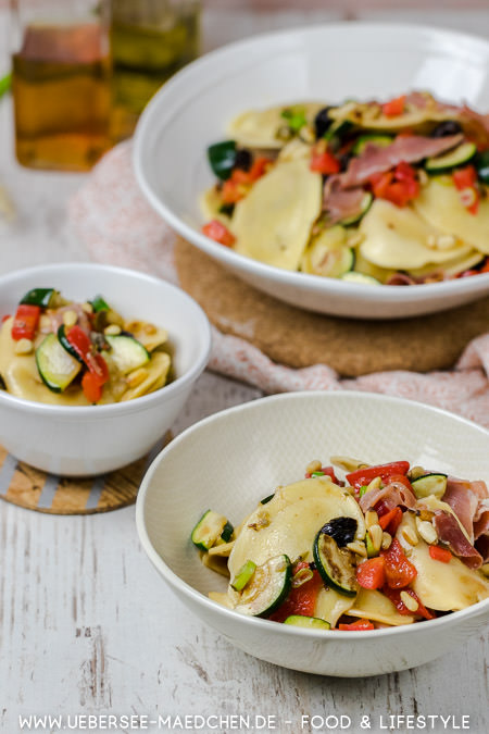 Ravioli-Salat perfekt zum Feierabend oder Grillen mediterran Rezept von ÜberSee-Mädchen Foodblog vom Bodensee