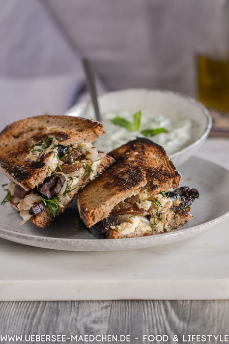 Rezept für griechischen Käsetoast nach Jamie Oliver mit Feta Aprikosen Oliven von ÜberSee-Mädchen Foodblog vom Bodensee