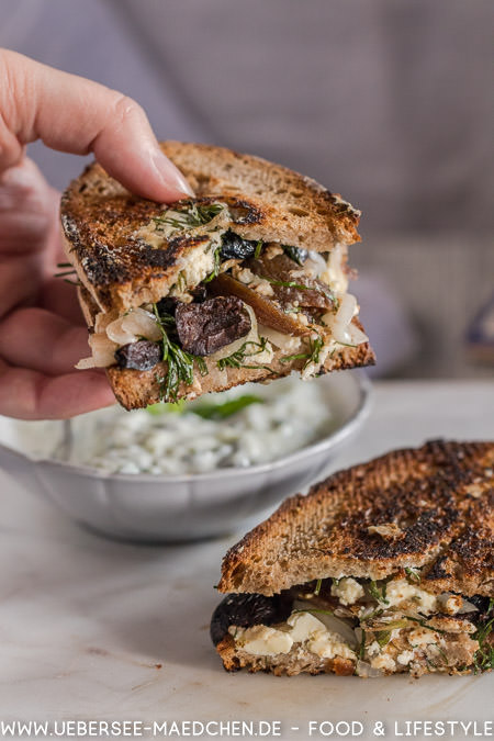 Käsetoast auf griechische Art nach Jamie Oliver mit Feta Aprikosen Minze Dill Tsatsiki Rezept von ÜberSee-Mädchen Foodblog vom Bodensee Konstanz