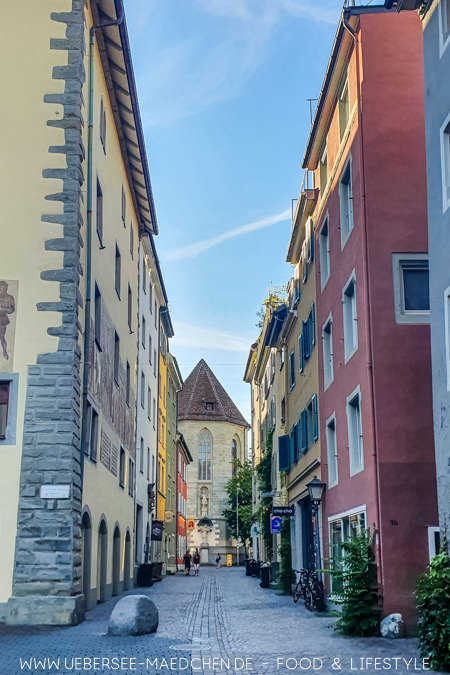 Konstanzer Altstadt mit besonderem Stein: Er markierte einst die Hafenmauer