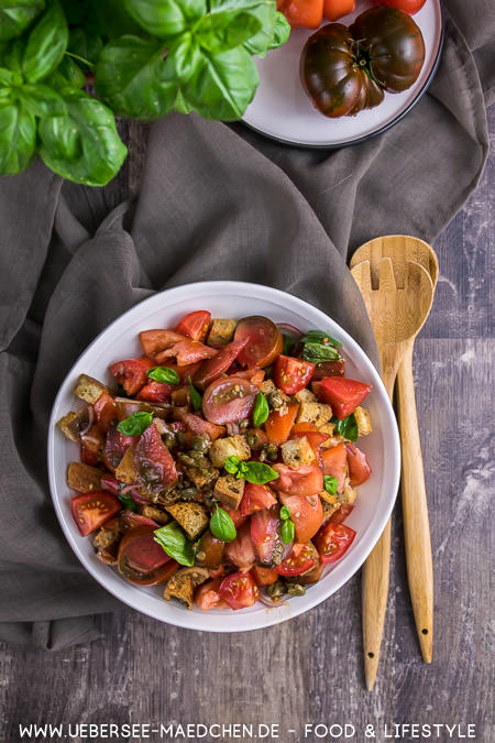 Rezept für Tomaten-Brot-Salat italienische Panzanella von ÜberSee-Mädchen Foodblog vom Bodensee