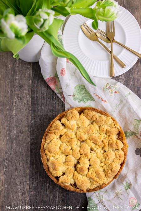 Rezept für einfachen Apfelkuchen mit Streuseln wenige Zutaten sehr saftig von ÜberSee-Mädchen Foodblog vom Bodensee