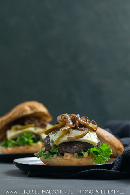 Burger mit Gorgonzola und Birne kombiniert salzig und süß einfaches Rezept von ÜberSee-Mädchen Foodblog vom Bodensee