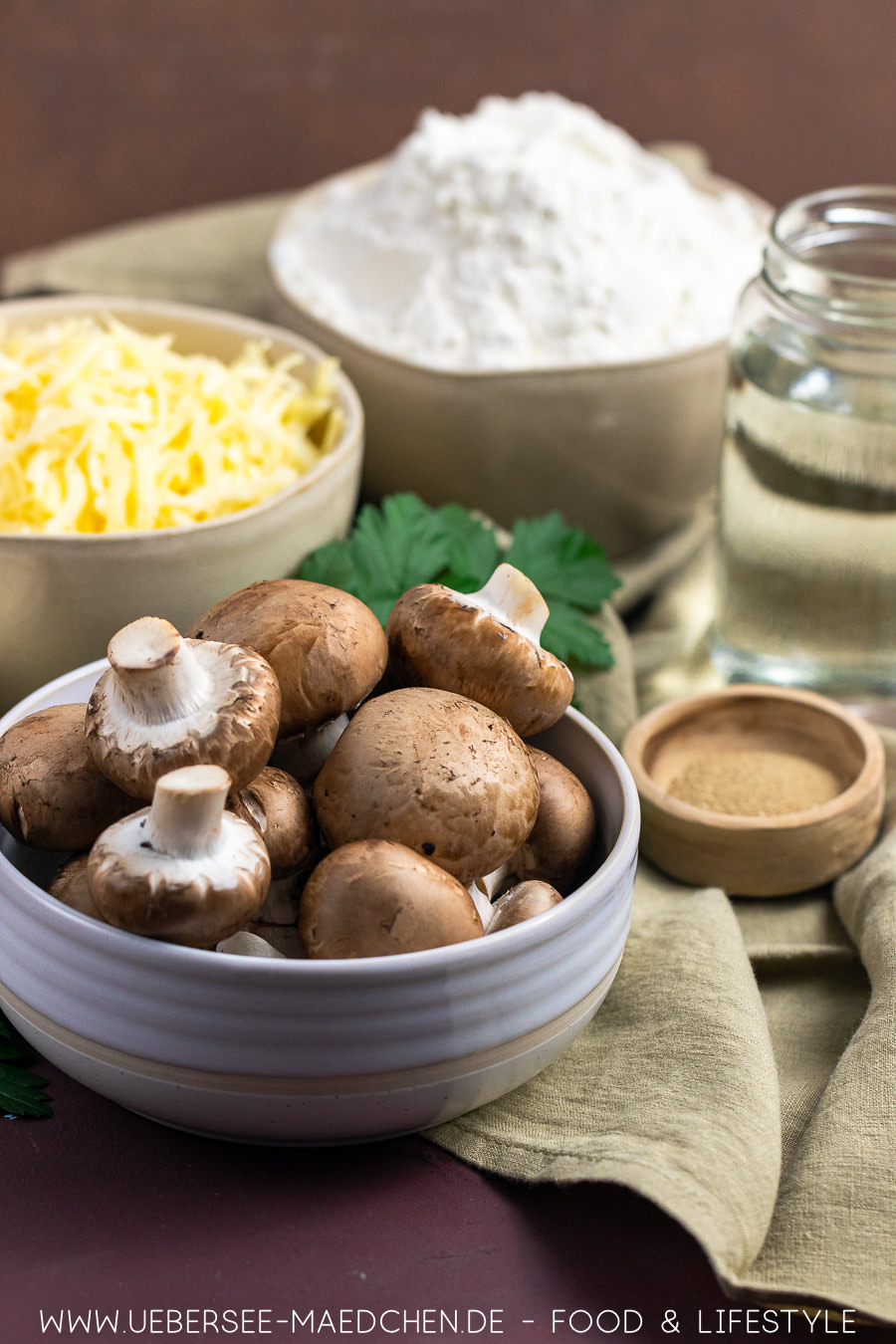Pilze Champignons sind eine entscheidende Zutat für vegetarisches Handbrot
