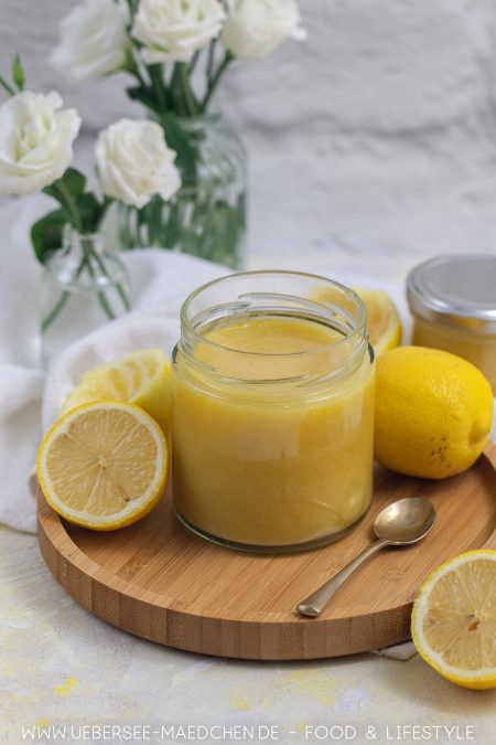 Ein Glas Lemon Curd selbst machen Rezept von ÜberSee-Mädchen