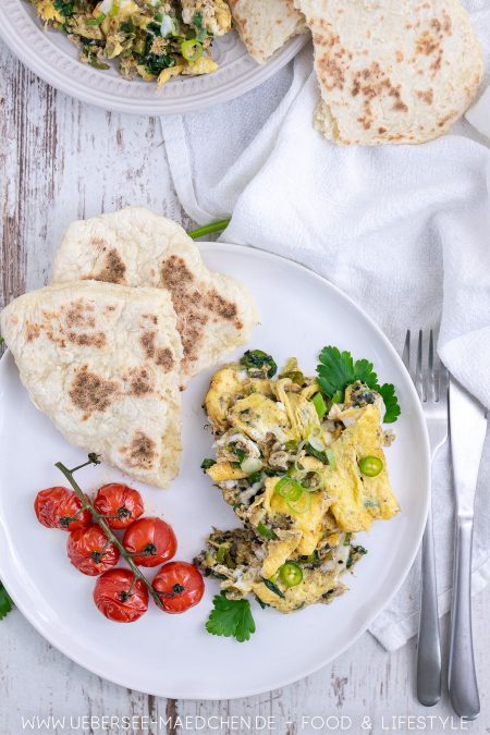 Rührei Masala mit Pfannenbrot Rösttomaten nach Jamie Oliver Rezept von ÜberSee-Mädchen Foodblog vom Bodensee