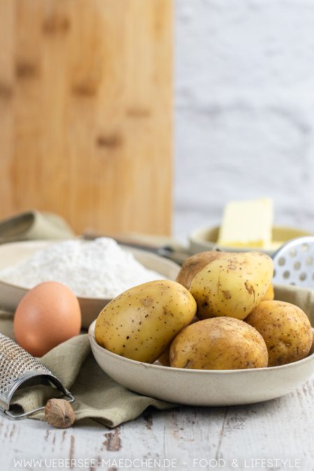 Drei Zutaten für Schupfnudeln: Kartoffeln, Ei und Mehl. Einfaches Rezept von ÜberSee-Mädchen