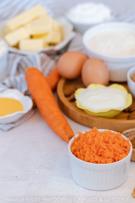 Zutaten für Karotten-Muffins mit Frosting
