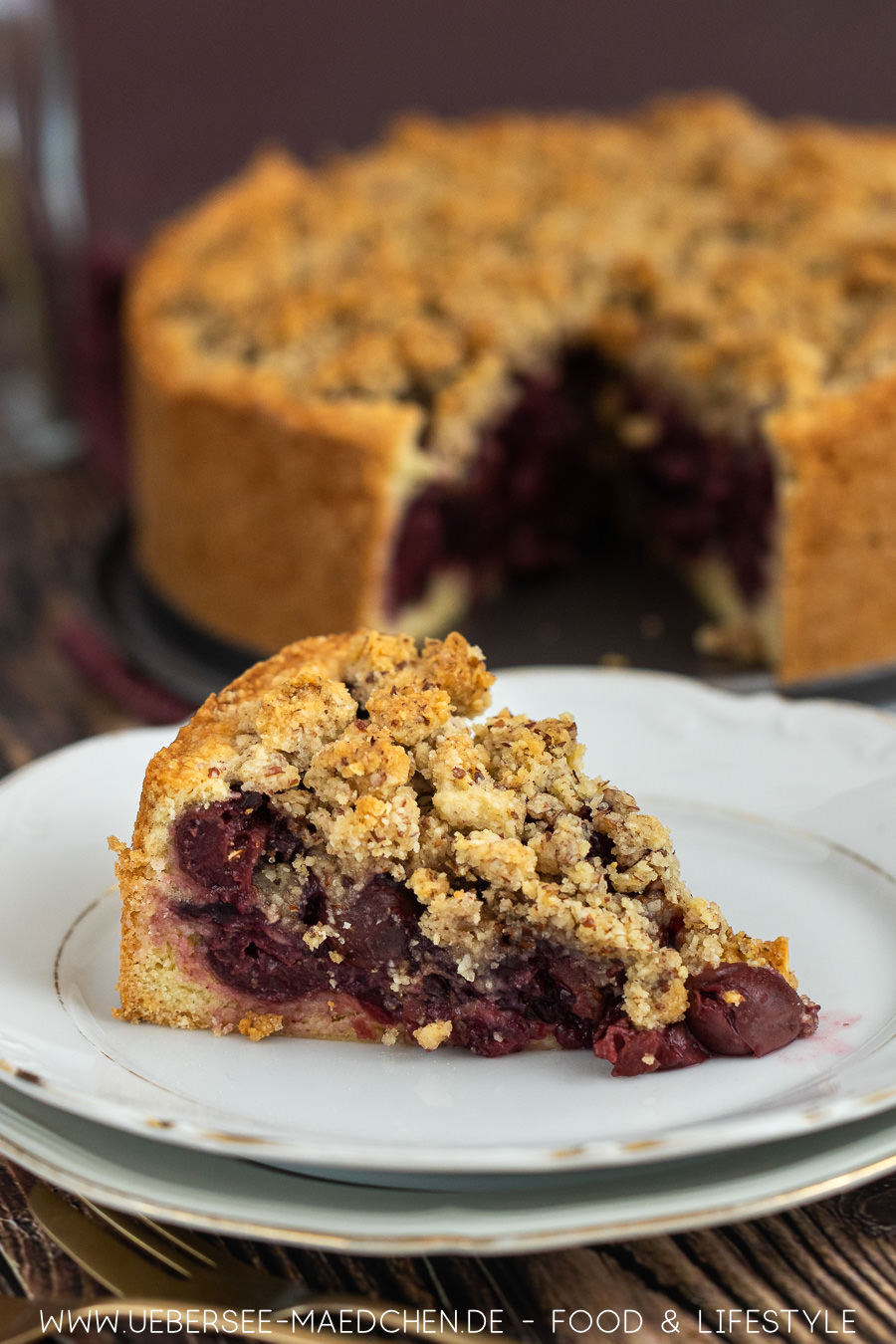 Richtig guter Kirschkuchen mit Nuss-Streuseln - ÜberSee-Mädchen Richtig guter Kirschkuchen mit Nuss-Streuseln - ÜberSee-Mädchen