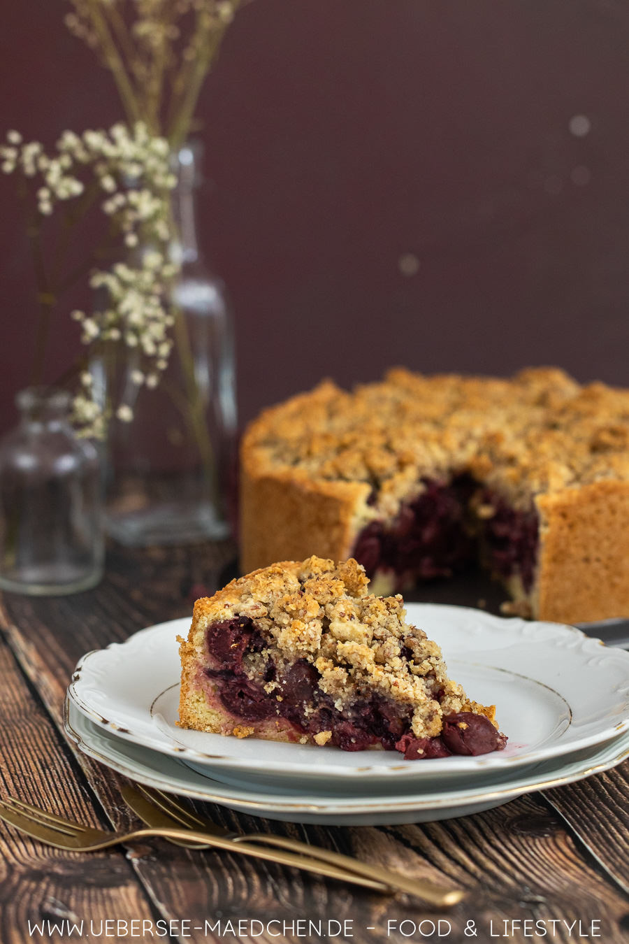 Richtig guter Kirschkuchen mit Nuss-Streuseln - ÜberSee-Mädchen Richtig guter Kirschkuchen mit Nuss-Streuseln - ÜberSee-Mädchen