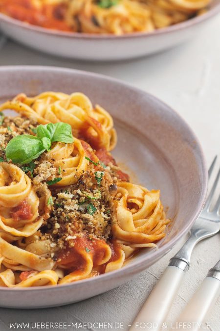 Tagliatelle mit Tomaten-Sardellen-Sauce Rezept aus Pasta Grannies von ÜberSee-Mädchen Foodblog vom Bodensee