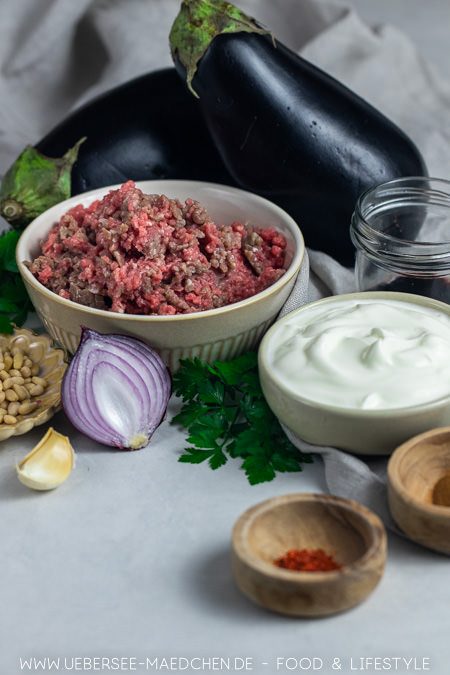 Zutaten für Auberginenpüree mit Joghurt und Hackfleisch türkisch