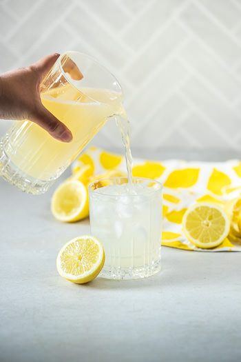 Zitronenlimonade aus Zitronensirup Rezept von ÜberSee-Mädchen Foodblog vom Bodensee