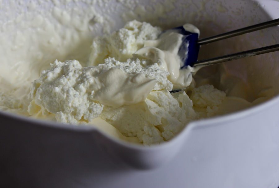 Schnelles Himbeerdessert im Glas perfekt vorzubereiten