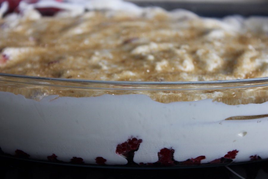 Schnelles Himbeerdessert im Glas perfekt vorzubereiten