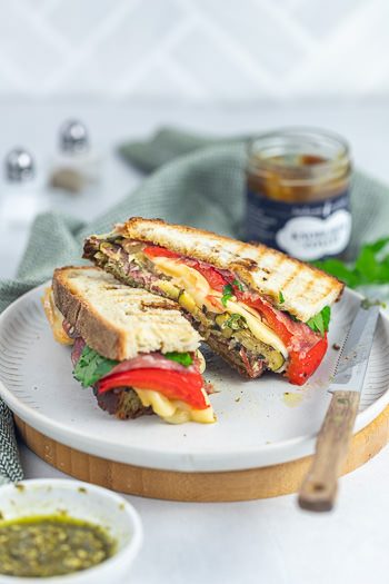 Antipasti-Sandwich mit Zucchini Röstpaprika Rezept