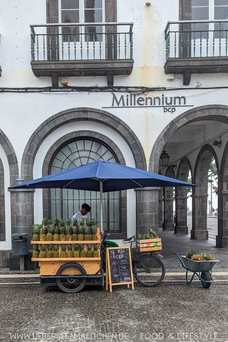 Ein Ananasstand auf den Azoren für Foodies